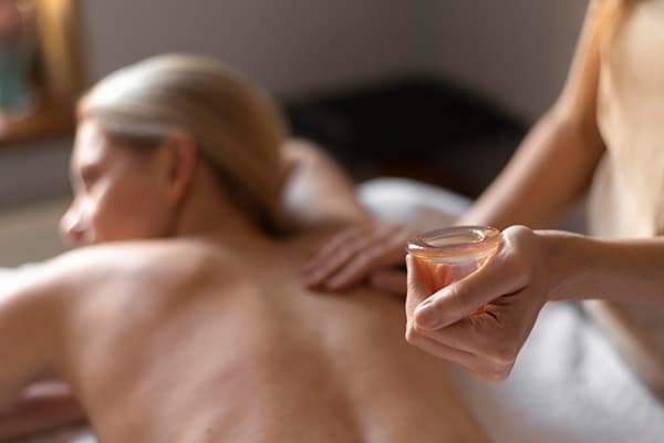 Wohlfühlmassage zuhause als Partnermassage – sanfte Entspannung für Paare