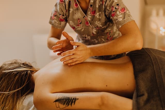 Ganzkörpermassage – Ablauf, Wirkung und Kosten im Überblick