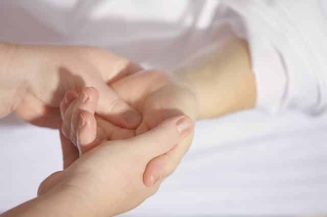 Grundtechniken der Druckmassage – Anwendung am Rücken